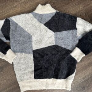 Geometric Patterned Sweater - Black, Gray, light gray.